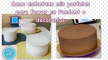 ¿Es necesario poner algo en la tarta antes del fondant?