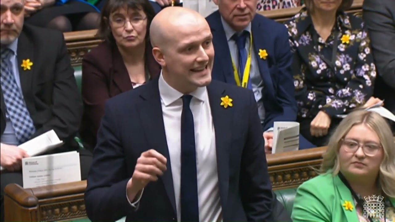 Stephen Flynn's jab at Tories and Labour sparks laughter at PMQs