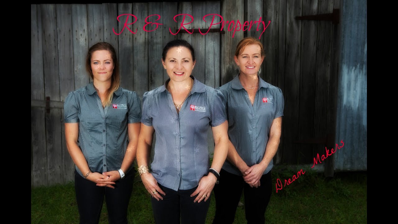 Stroud Real Estate Agents R & R Property Showcasing A Property For