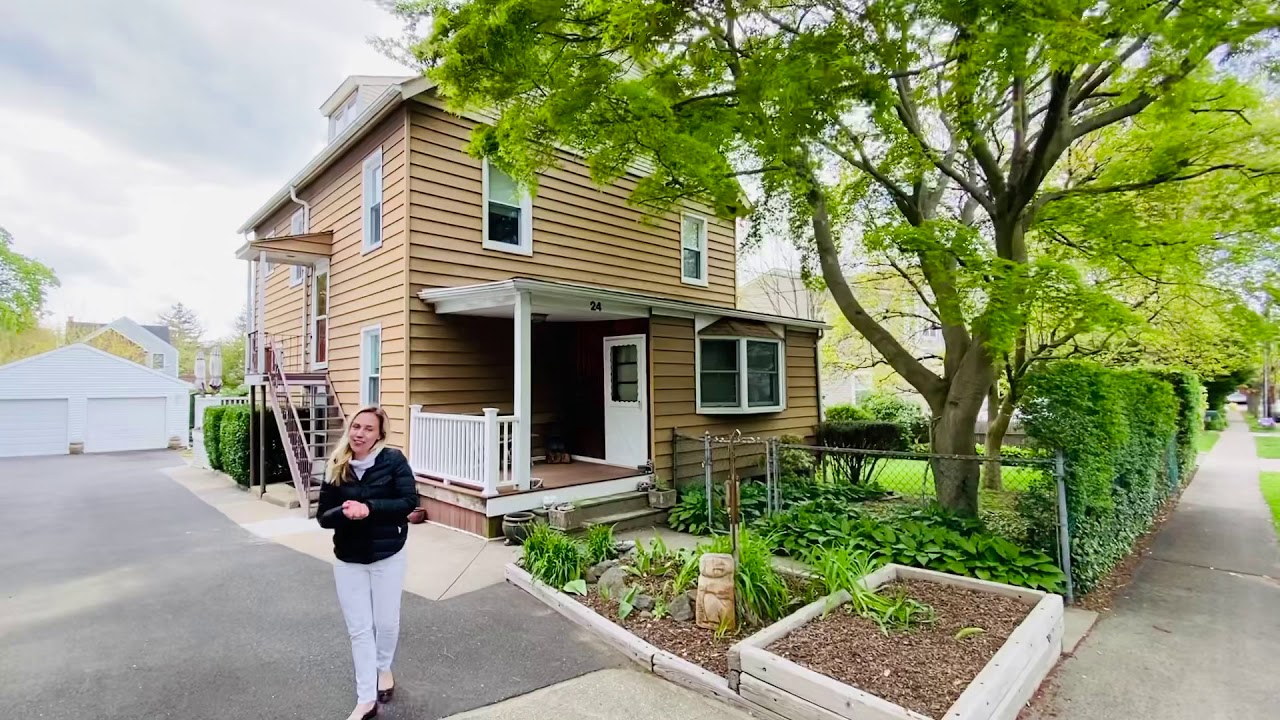 Just Listed! Historical Oyster Bay 2 Family Villager 24 Kellogg St