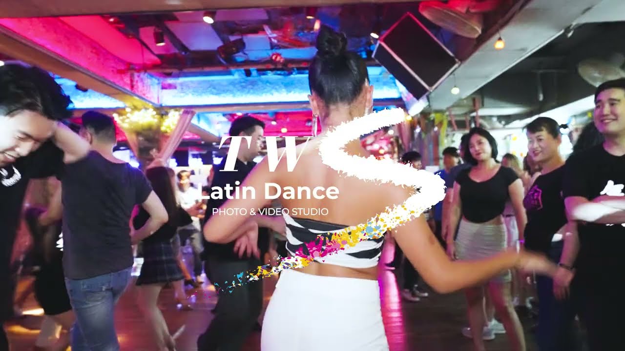 Sik y Misaki Salsa Dancing 식 & 미사키 살사 댄스 - 강남클럽 강턴