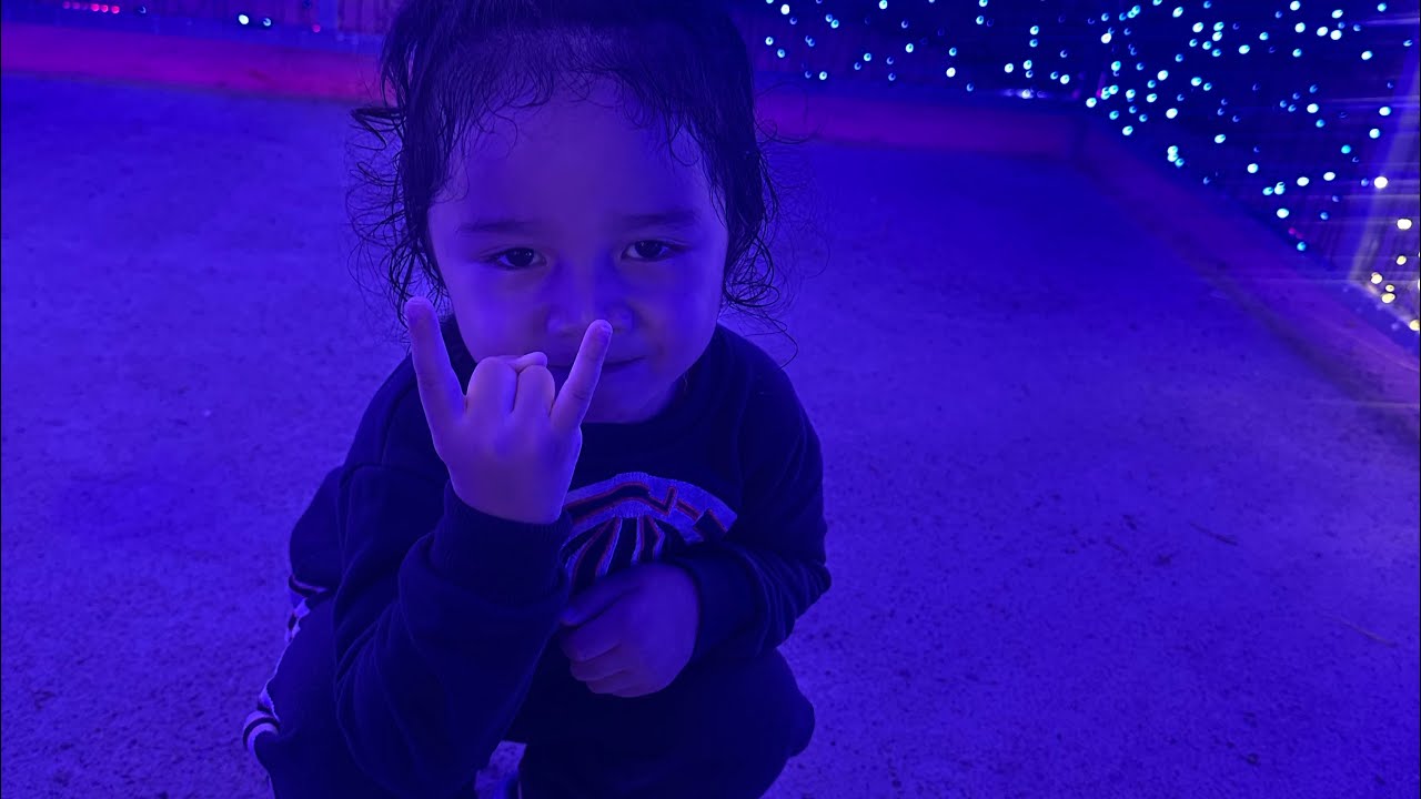 NeneRoyal Streaming At Naka Night Market Part2