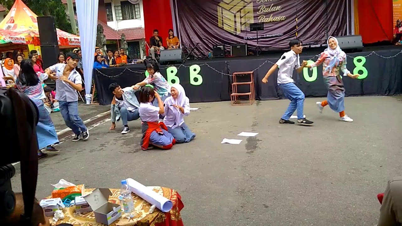 KABARET - MAU JADI APA? Oleh SASTRA INDONESIA A 2017, UNIVERSITAS NEGERI MEDAN