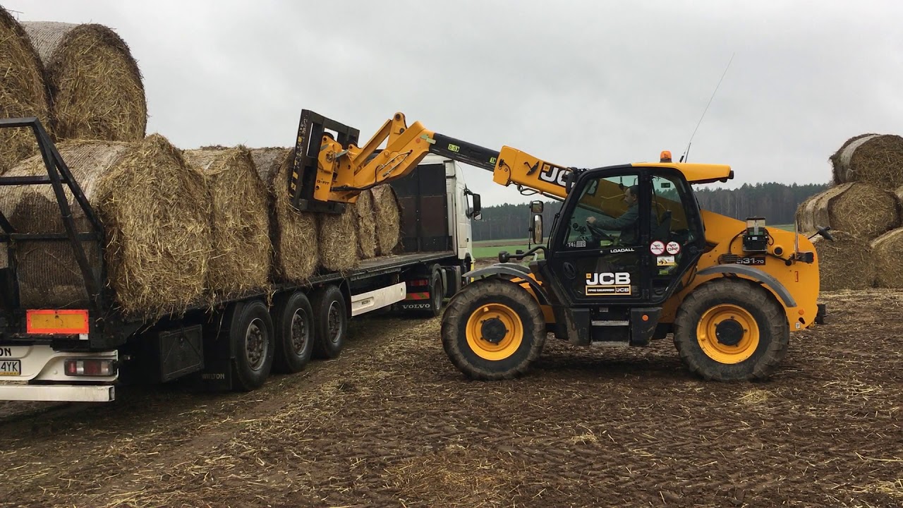 Załadunek słomy ładowarką JCB 2019