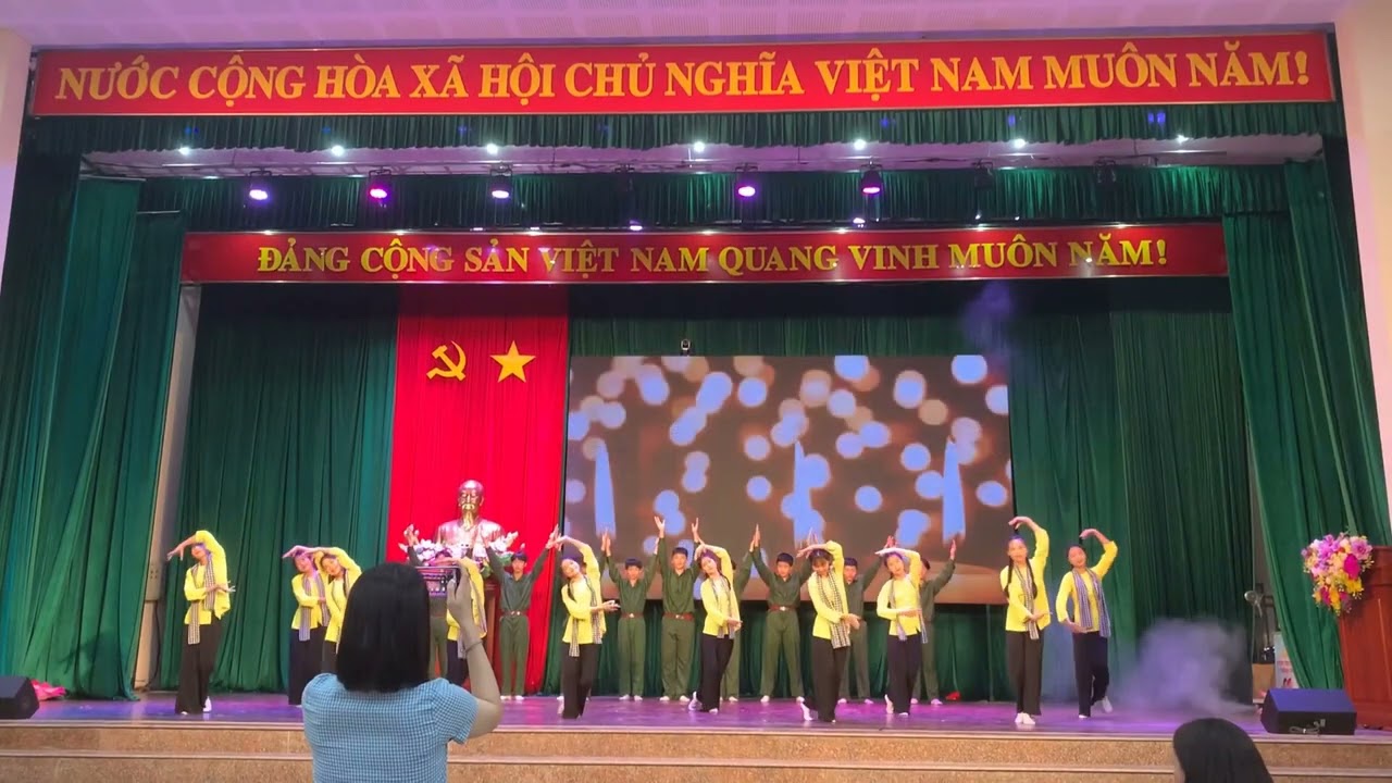 Múa Linh thiêng Việt Nam