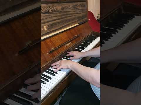 მარინკა მე ვარ  ვუკრავ პიანინოზე 3.8.22(4)