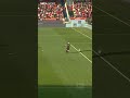 Eintracht-Coach Dino Toppmöller hat den Kleinen wohl auf eine besondere Mission geschickt😉 #shorts