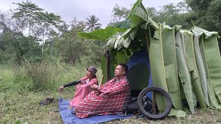 CAMPING TIDUR DI TENDA BERLAPISKAN DAUN PISANG,NOT HUJAN DERAS #campinghutan #campinghujanderas