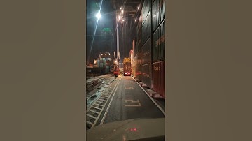 Quy Trình nâng hạ xếp hàng Container tại bến cảng #taixe #laicau#cangcontainerl #shots