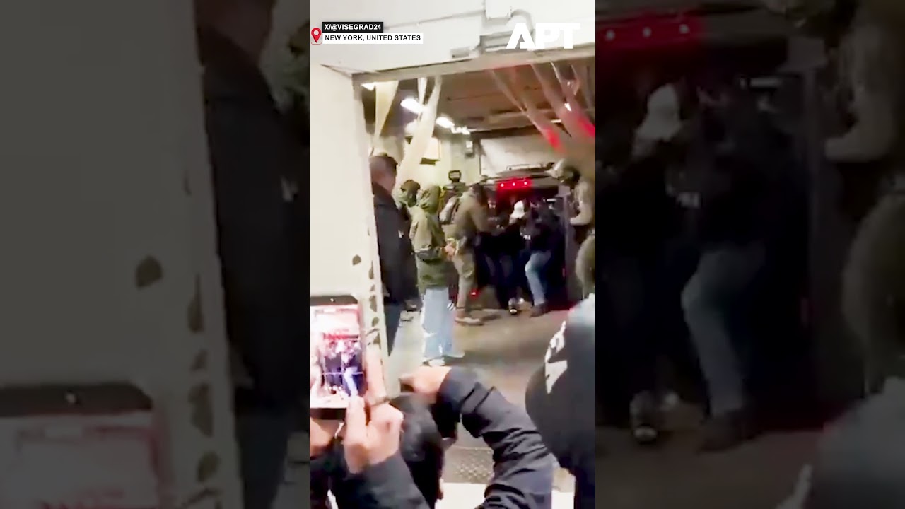 Мадуро арестован: видео показывает венесуэльского лидера в штаб-квартире Управления по борьбе с н...