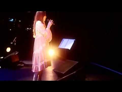 KOKIA 「二人の娘」 Live in Paris 2007 - YouTube