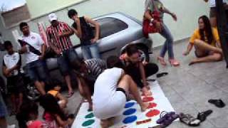 Jogando Twister Ii