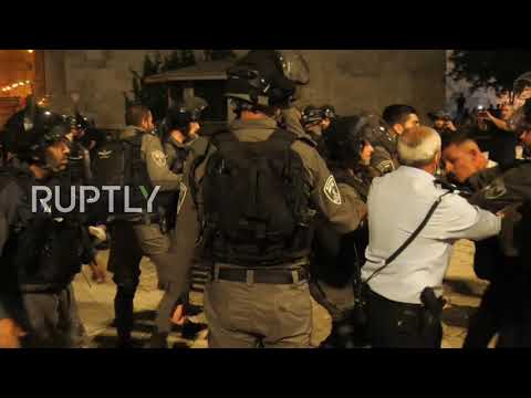 East Jerusalem: Police clash with Palestinian worshippers amidst ongoing tensions by Damascus Gate