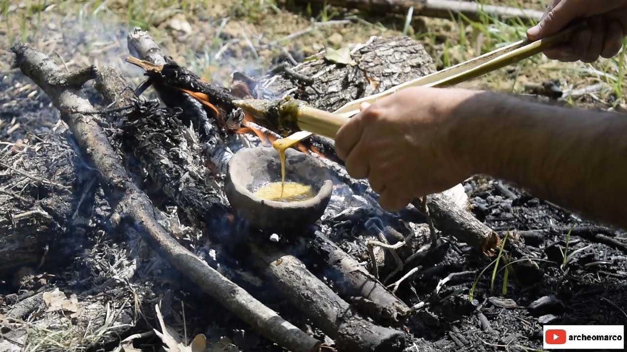 Preistoria, pugnale in selce immanicato