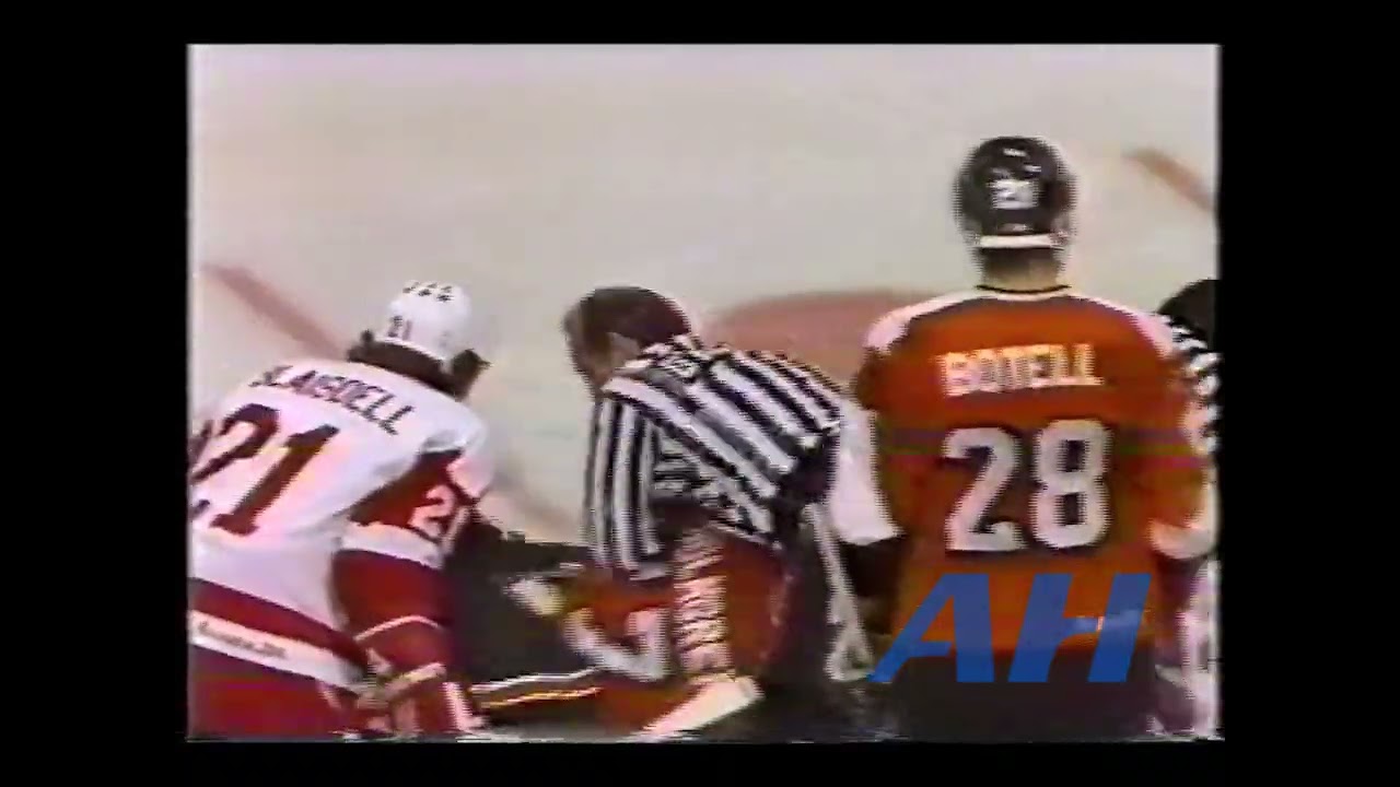 NHL Dec. 5, 1981 Detroit Red Wings v Philadelphia Flyers (R) Paul Woods v Paul Holmgren
