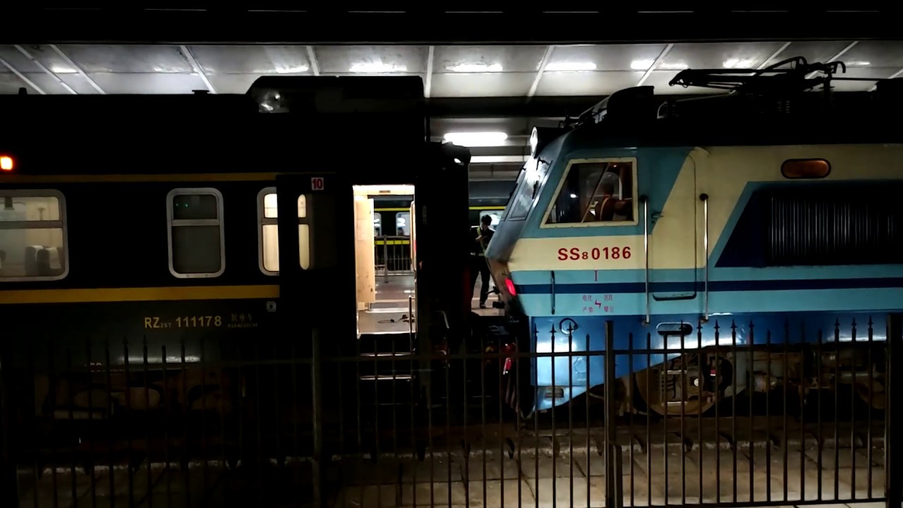 【鐵道旅情】高鐵與汽車及月台隨拍於廣州東站 | 中國鐵路 | 20170214