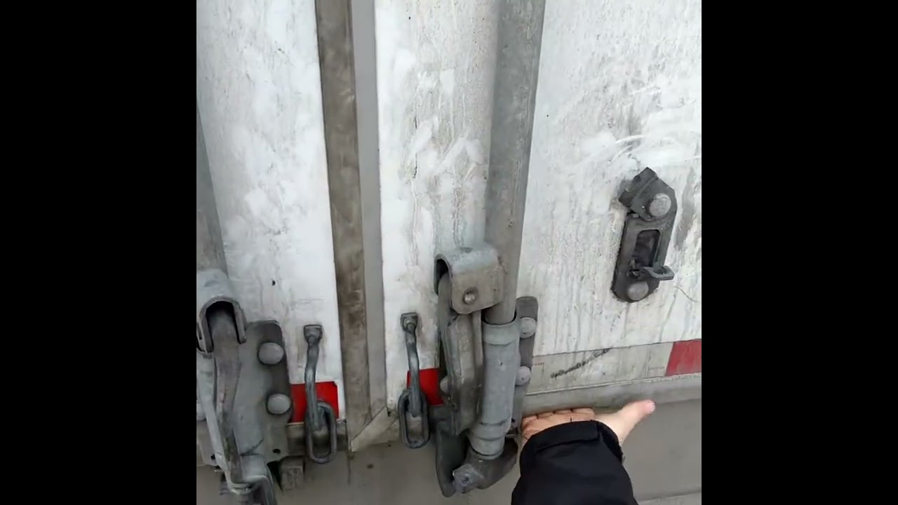 Silent Mastery: Closing Semi Trailer Doors Like a Pro 