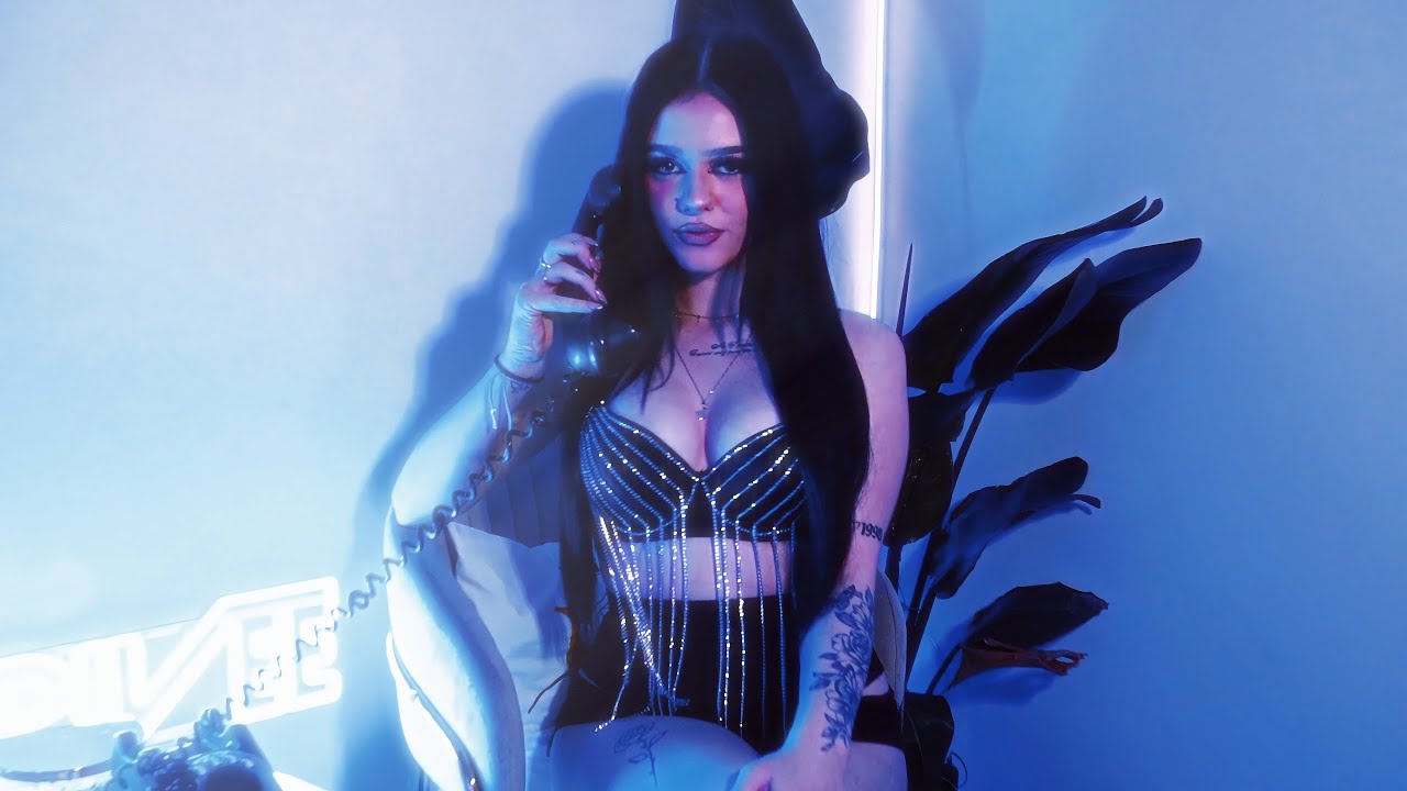 DEERIVEE - Hello My Friends (Teledysk) 