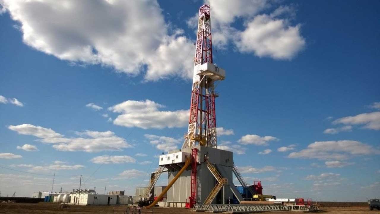 Скважины 24. Нефтяная скважина. Газовая скважина. Газовая вышка. Газовая буровая.