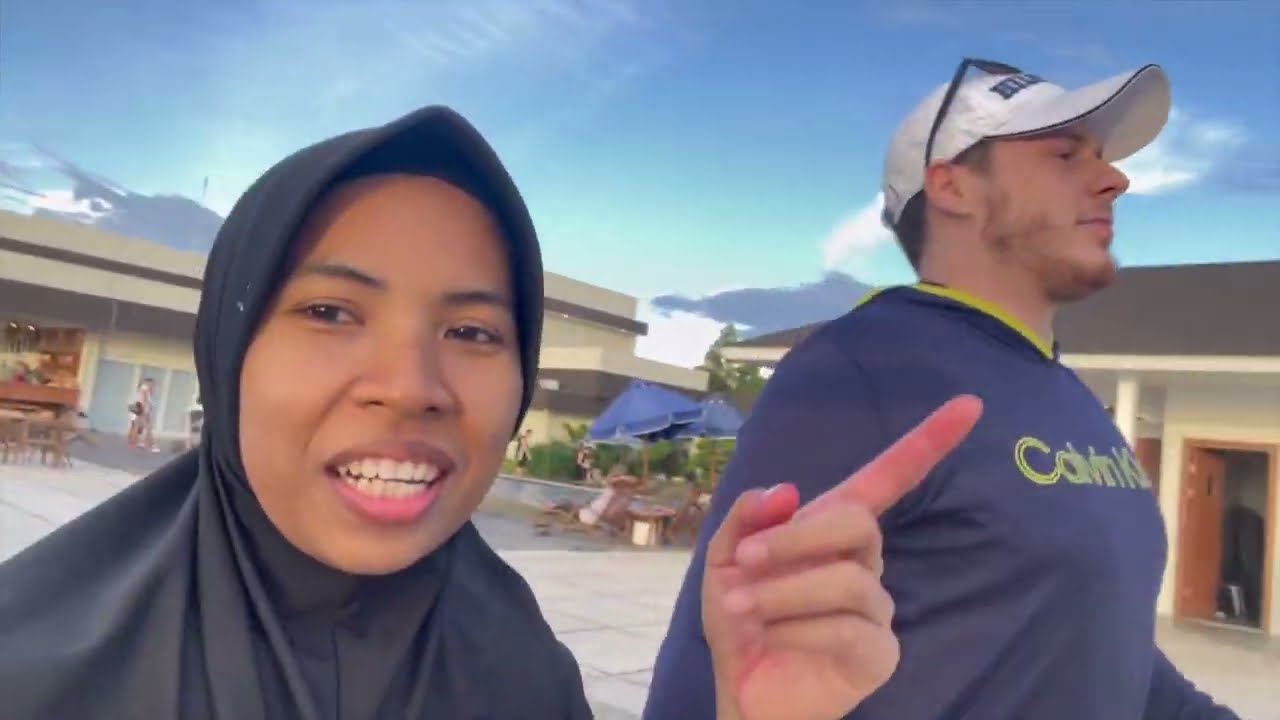 Liburan Ke Pantai || Sandal Nia Putus