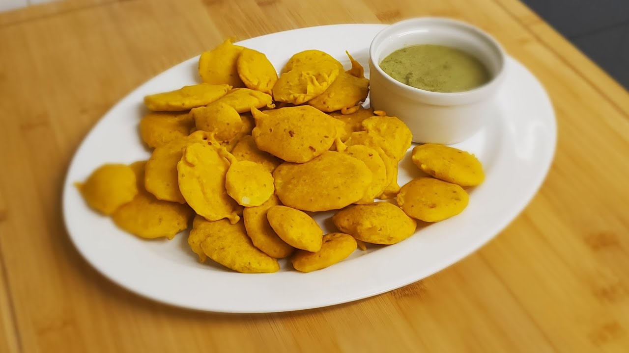 This Is How You Make Crispy Warm Potato Pakora for Iftar!