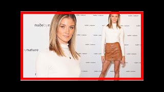 Breaking News | Amy Pejkovic shows off amazing athletic legs in tiny tan skirt