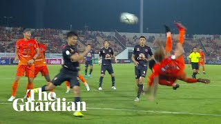 Spectacular double overhead kick in Thai League football match