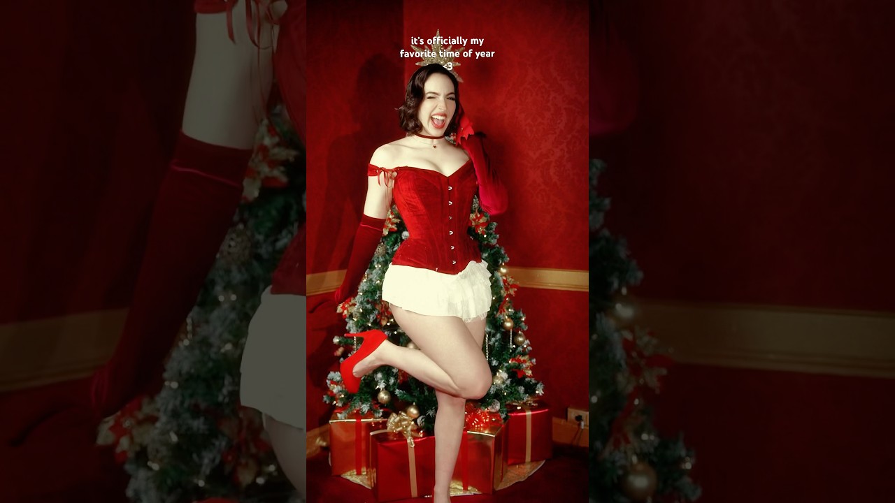 I was going for vintage/pin-up vibes, could you tell?? 🎅🎄 #christmas #vintage