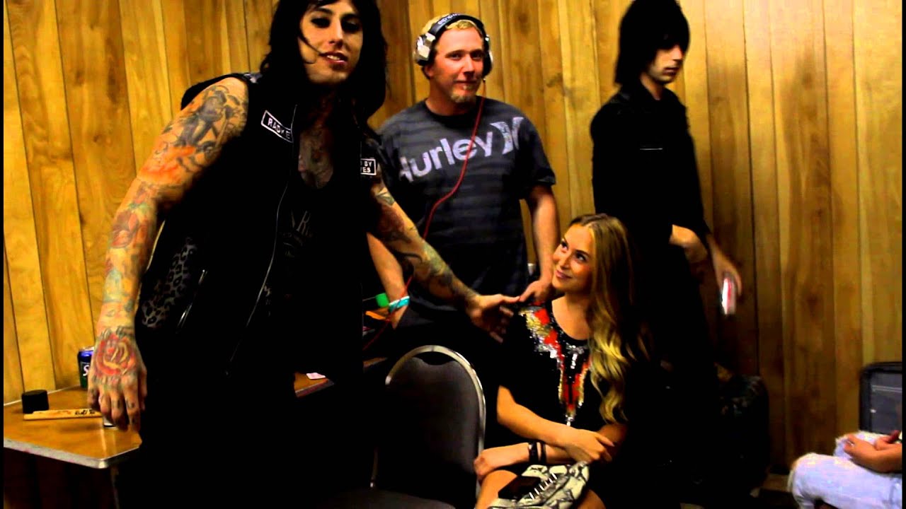 Ronnie Radke of Falling in Reverse Clowning Around backstage! Exclusive check it! FIR!!!