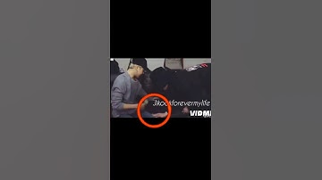 jk just needs un excuse to touch jm 🤌🤭😁#bts#jimin#jungkook#viral#jikook#army#kookmin#minkook#shorts