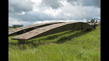 Russian troops build pontoon bridges to ferry tanks across rivers