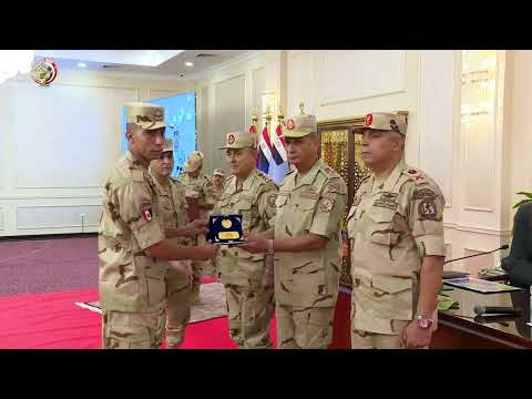 الفريق أول محمد زكي القائد العام للقوات المسلحة يكرم عدد ا من المتميزين من رجال قوات حرس الحدود