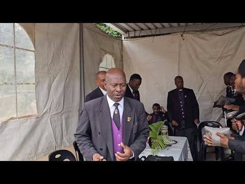 Nanini na, uJesu ukhona.