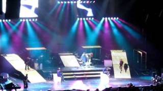 Usher OMG Tour 2010 - Love In This Club - Live