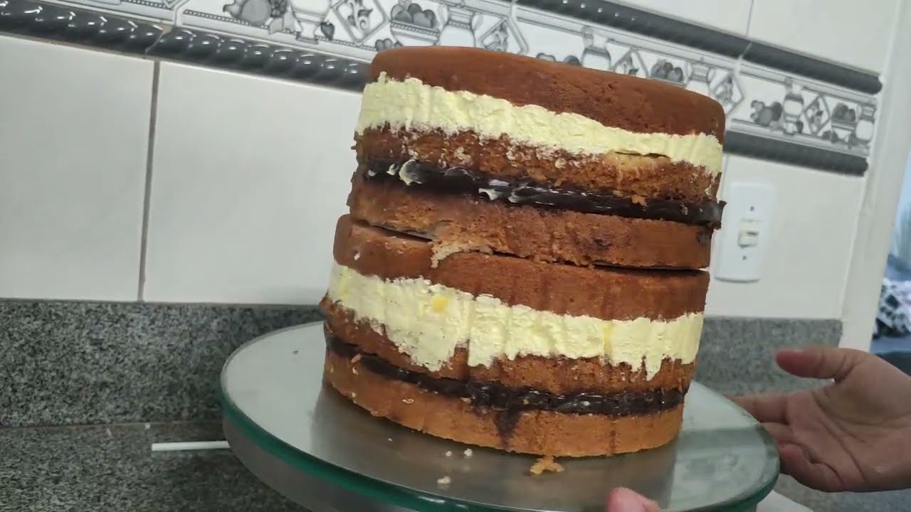 ESTRUTURAÇÃO DE BOLO 20 X 20 E NOVA TÉCNICA PARA DECORAÇÃO EM VERMELHO