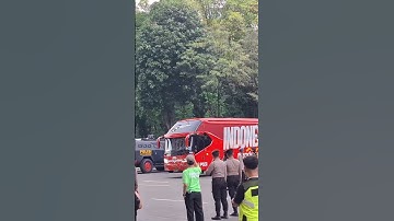 Detik-detik Kedatangan Bus Timnas Indonesia di Stadion GBK Lawan Australia