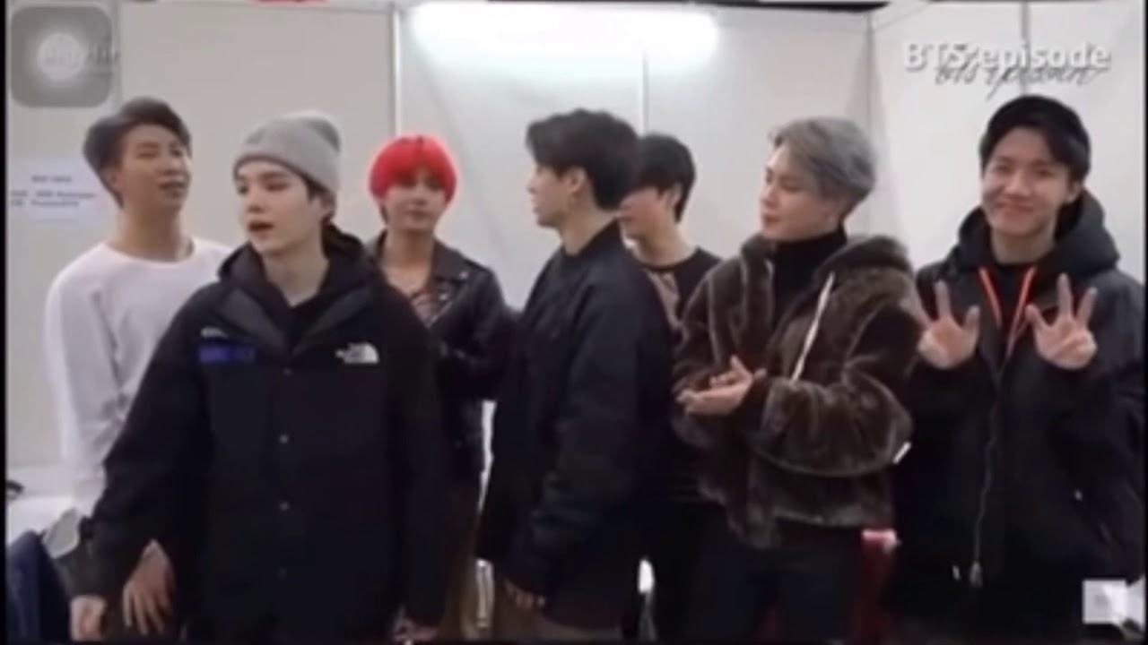 OMG! TAEKOOK SECRETLY SENDING ILY SIGN TO EACH OTHER!!! WATCH THE EVIDENCES! 💜