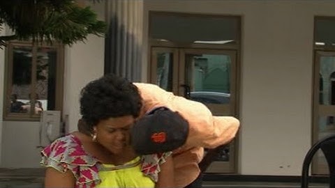 Kwadwo  kisses Vivian Jill W&L
