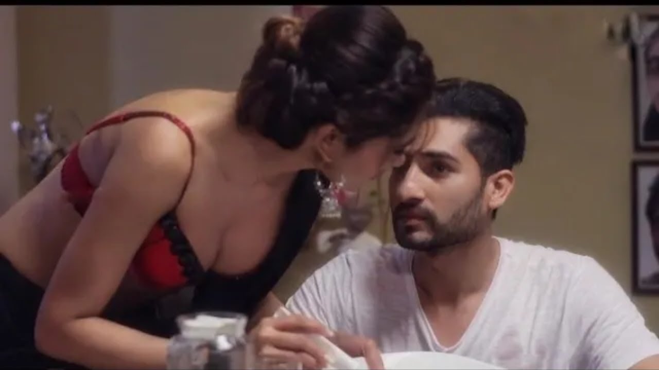 Desi bhabhi romance video
