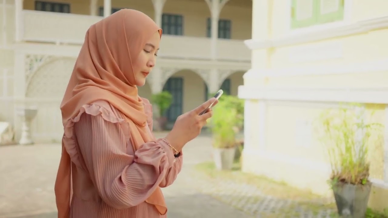 Decor that unobtrusively shapes the atmosphere of the home.