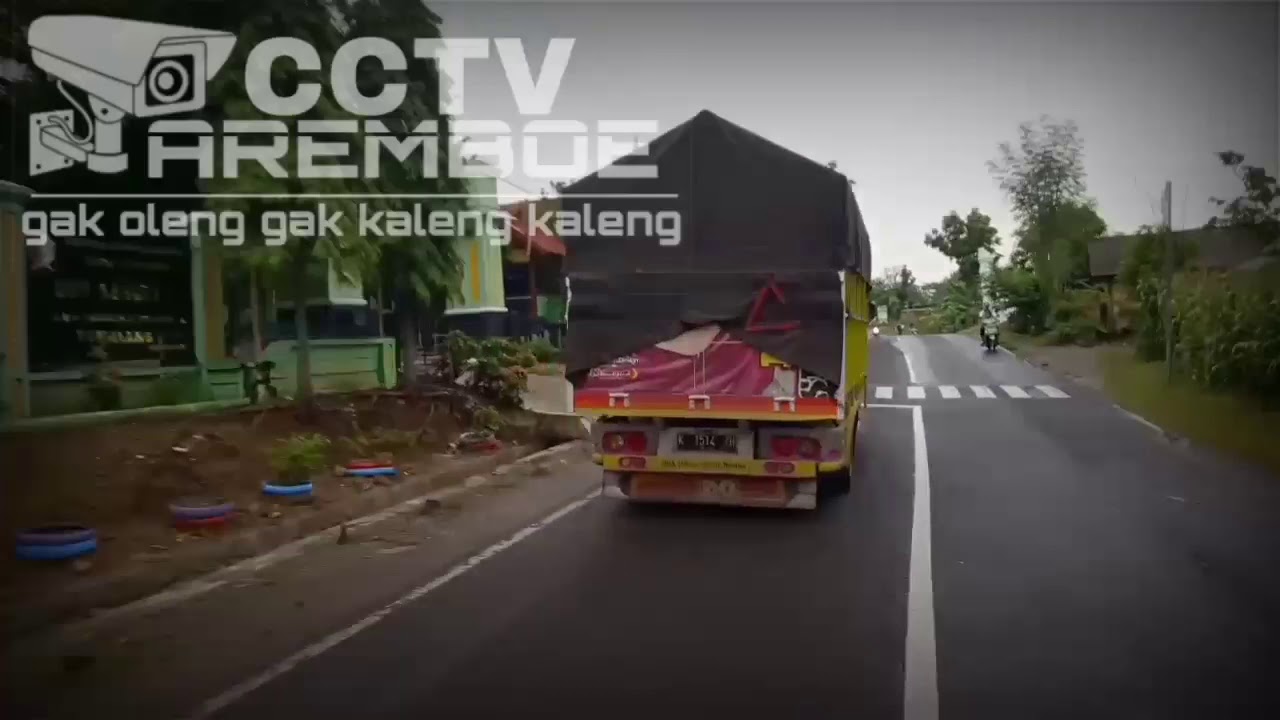  Truk  predator oleng  CCTV AREMBOE YouTube