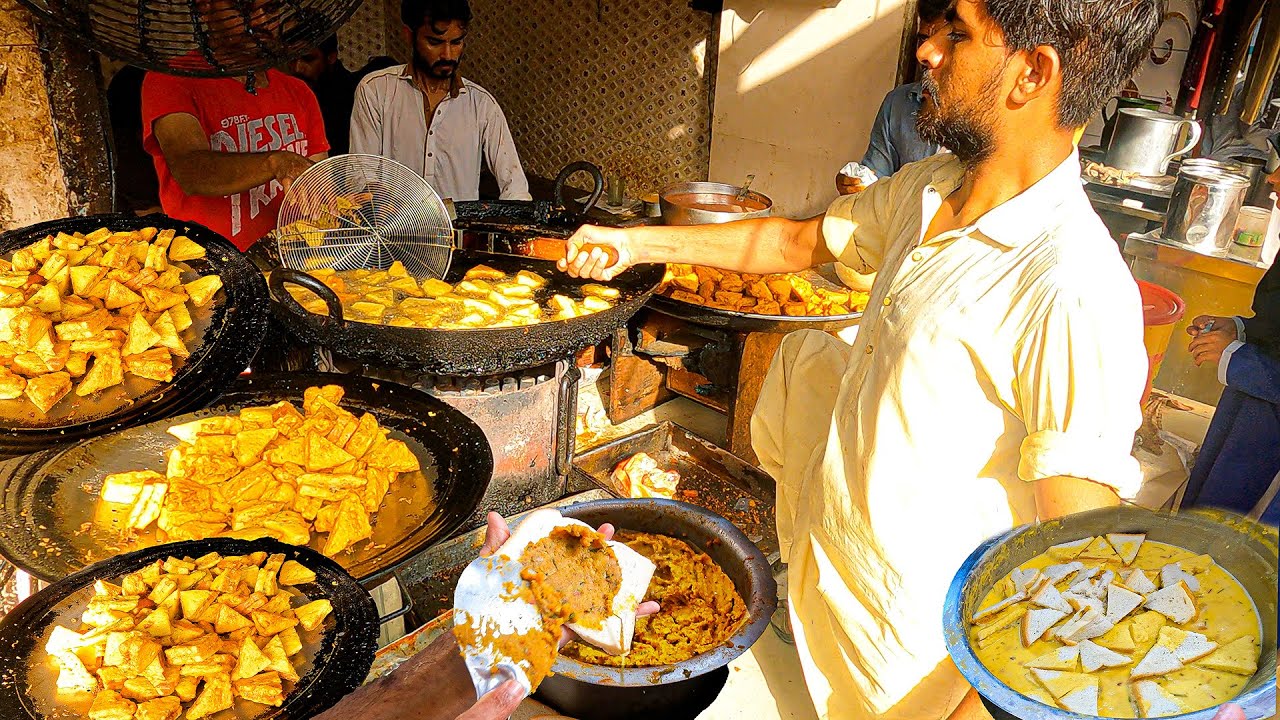 Stuffed Potato Bread Pakora Karachi Street Food You MUST Try in