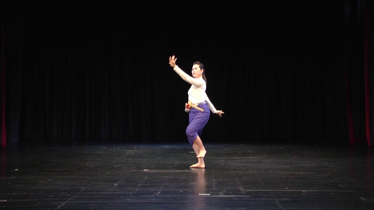 องค์ความรู้ อาจารย์รติวรรณ กัลยาณมิตร : ชุดรำกริชสุหรานากง