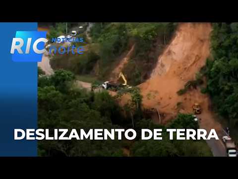 Landslide blocks PR-092; stunning footage shows hillside collapsing in seconds