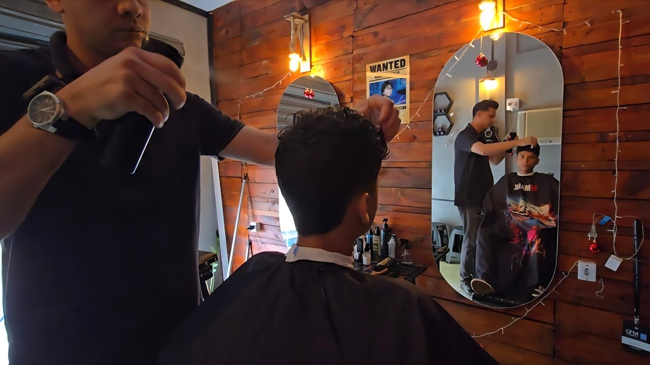 ASMR ATENDIMENTO REAL NA BARBEARIA | CORTE NA TESOURA 