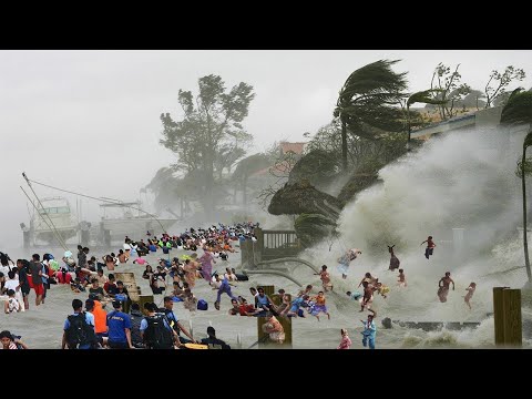 China is under attack of a powerful typhoon Kompasu! Flood and hurricane in Hong Kong