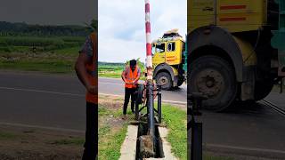 Hand lever operated level crossing manual rail gate.#shorts #railway #railgate #railroad #foryou