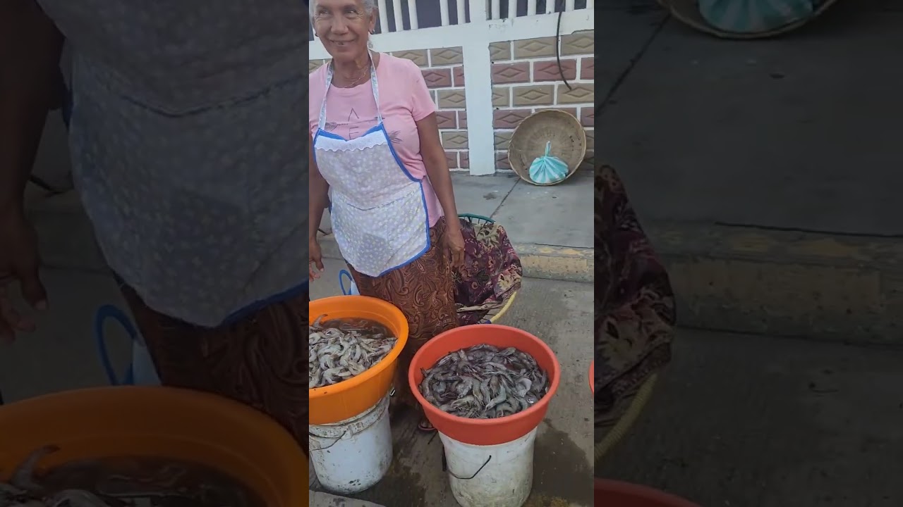 Comprando pescado fresco y cotorreando un rato con mi gente de San Pedro Las Playas · Tico Mendoza