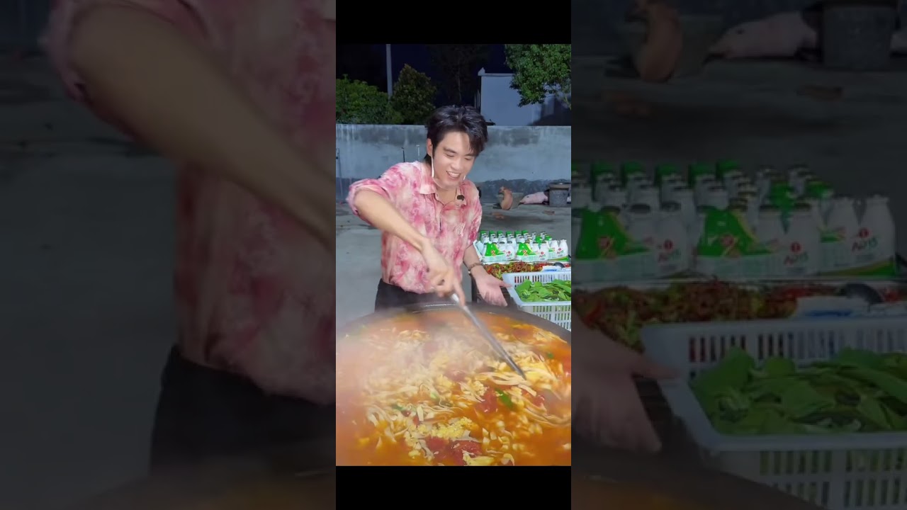 Cook a big pot of noodles and invite the neighbors to eat together.