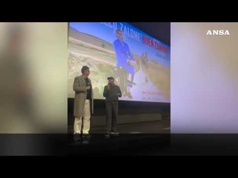 Video Checco Zalone e l'incursione in un cinema di Bari con Nunziante